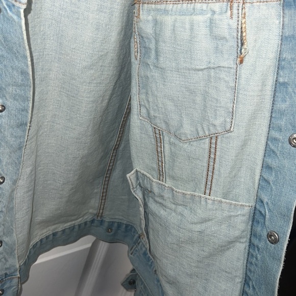 EUC Forever 21 Denim Men’s Jean Jacket - Size Large - Picture 5 of 9